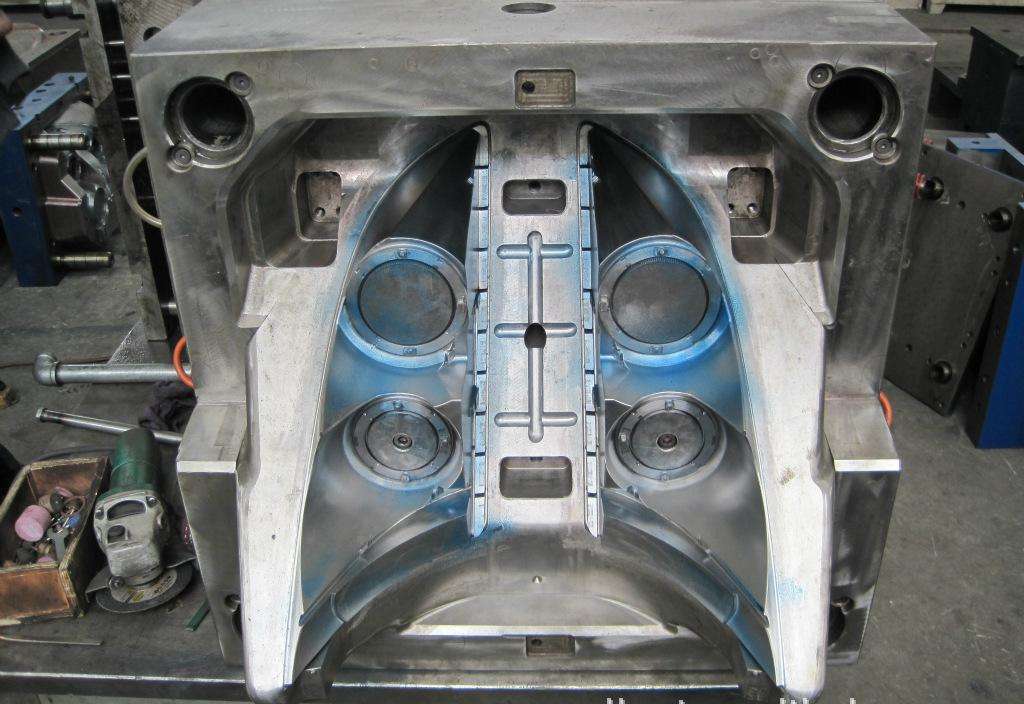 汽车大灯模具 (2)